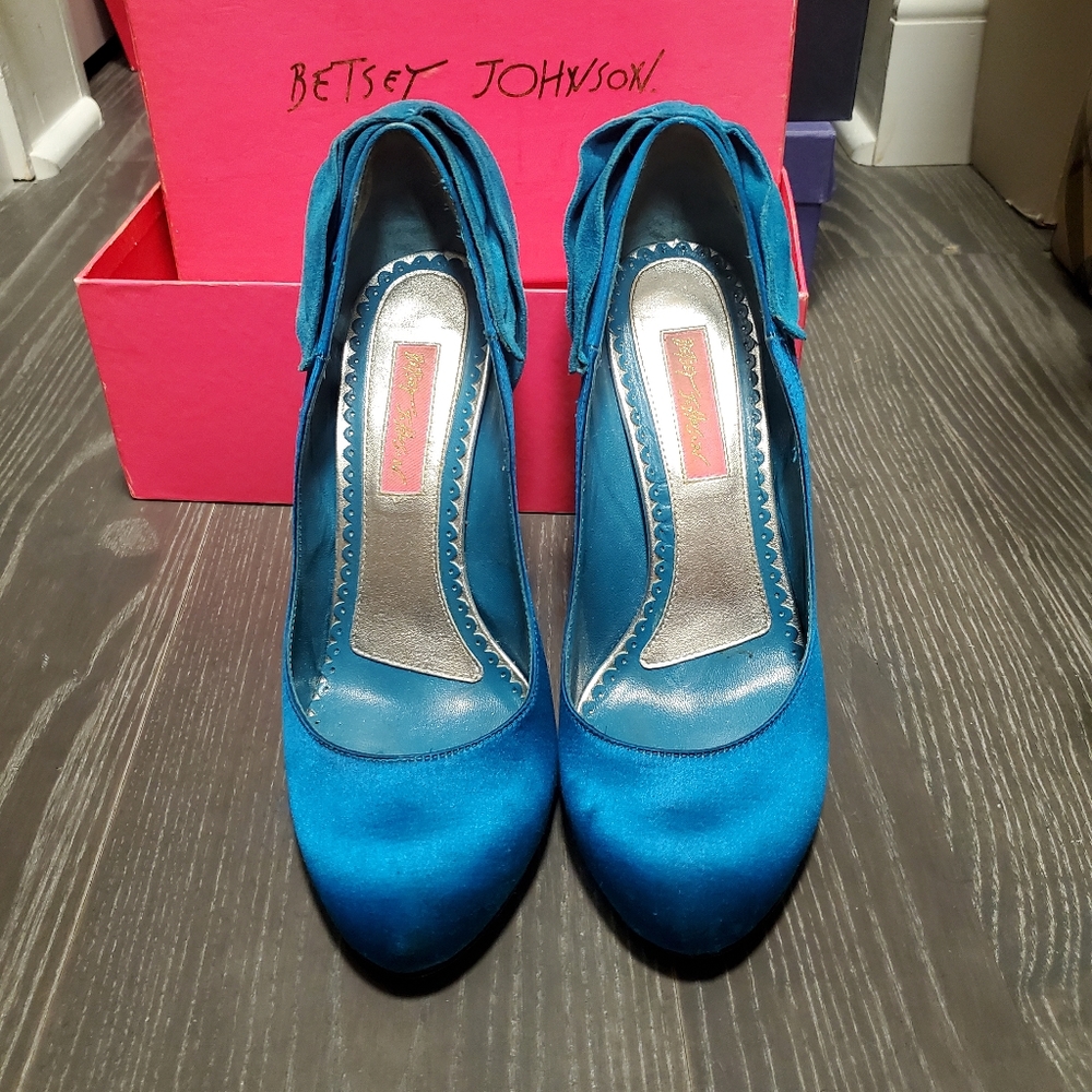 Betsy Johnson royal blue pumps satin with velvet heels size 8